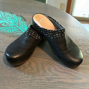 EUC Dansko clogs